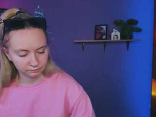 mila-glow Live Webcam on CamSoda