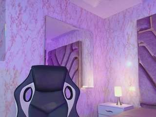 red-pandaa's CamSoda show and profile