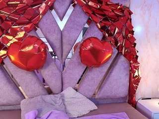 red-pandaa's CamSoda show and profile