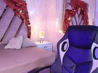 red-pandaa's CamSoda show and profile