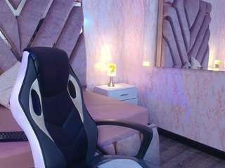 red-pandaa's CamSoda show and profile