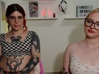 chloelevine webcam
