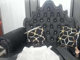 esmeralda-milf's CamSoda show and profile