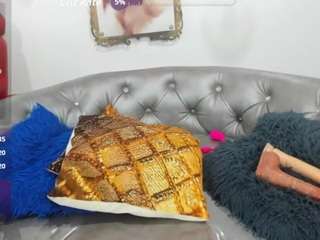 esmeralda-milf live cam profile