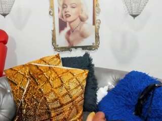 Acest model este live acum. esmeralda-milf