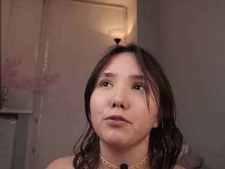 quinnbriola's CamSoda show and profile