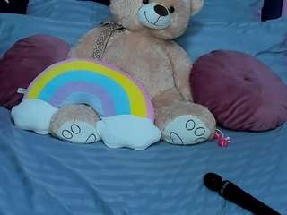 curvy-dynamite webcam