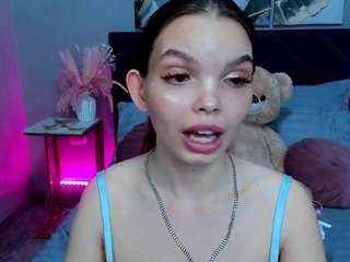 curvy-dynamite webcam