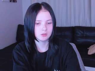 leilashynest webcam model