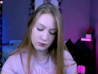 milana-red1 webcam