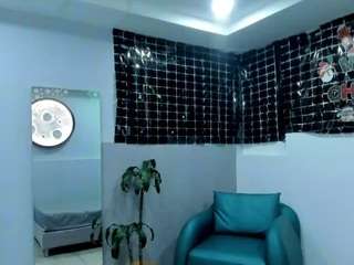 sofia-villareal Tattoos live webcam