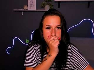 alma-black1 webcam