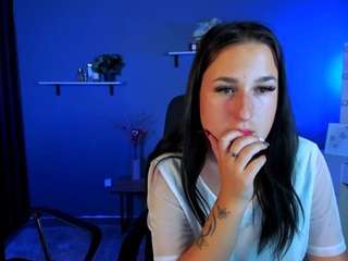 alma-black1 camsoda