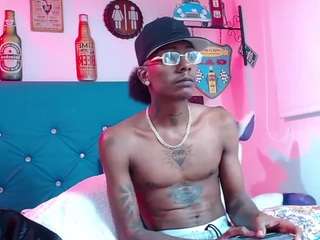 lili-and-breazer Live Webcam on CamSoda