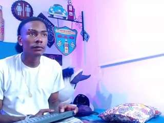 lili-and-breazer Live Webcam on CamSoda