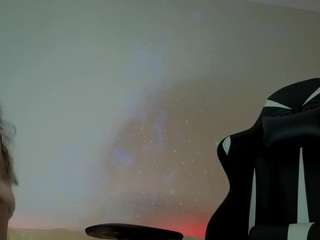 malihaier's CamSoda show and profile