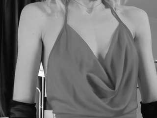 sue-holland's CamSoda show and profile