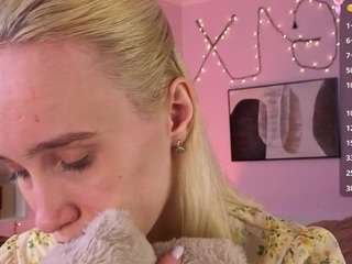Sue-Holland live webcam show