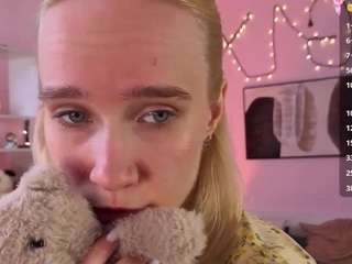 Sue-Holland live webcam show