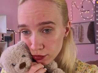 Sue-Holland live webcam show