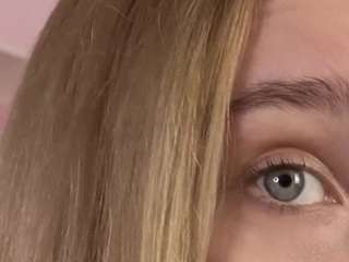 Sue-Holland live cam preview