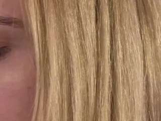 Sue-Holland live cam preview