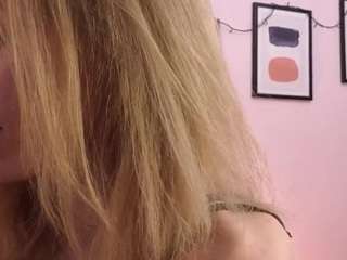 Sue-Holland live cam preview