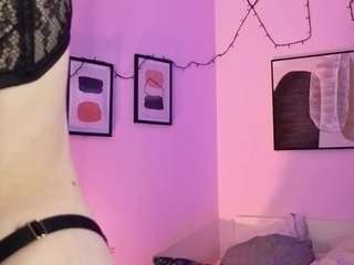 Sue-Holland live cam preview