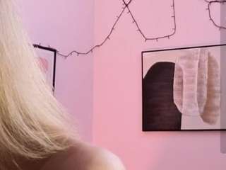 Sue-Holland live cam preview
