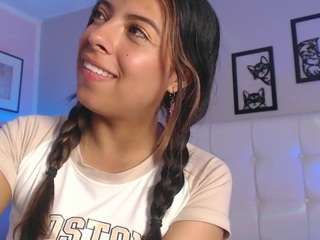 maia-reficco Drinking live webcam