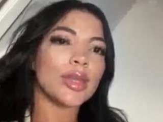 Live webcam model valeryduglass on Soda Cams