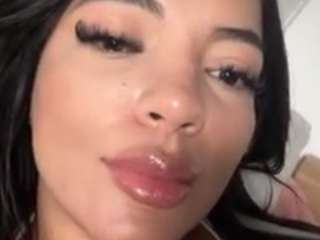 Live webcam model valeryduglass on Soda Cams