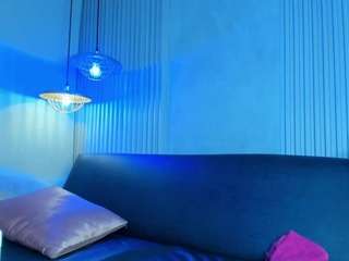 VALERY DUGLASS live cam