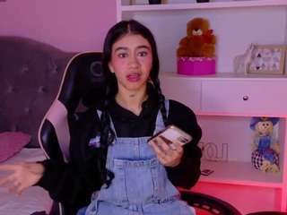 Live cam show with Camiilaa-torres