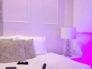 danna-palmeth's CamSoda show and profile