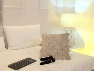 danna-palmeth, female webcam model,  years old, on live webcam