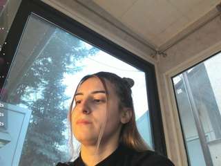 ella-vee's CamSoda show and profile