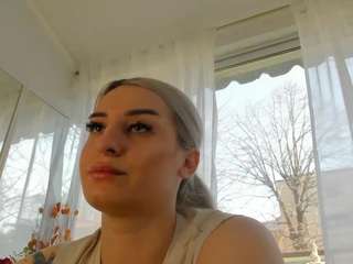 ella-vee Live Webcam on CamSoda