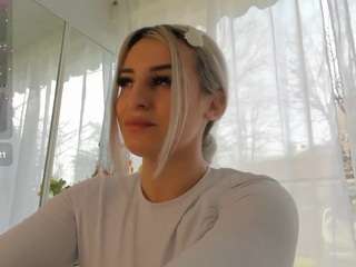 ella-vee Live Webcam on CamSoda