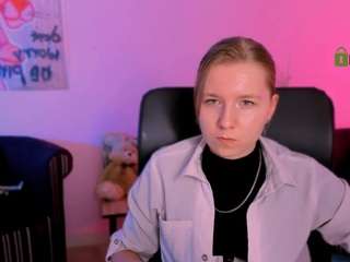 gloria-bubble's CamSoda show and profile