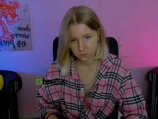 gloria-bubble's CamSoda show and profile