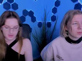 gloria-bubble's CamSoda show and profile