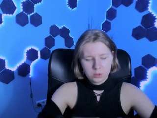 gloria-bubble's CamSoda show and profile