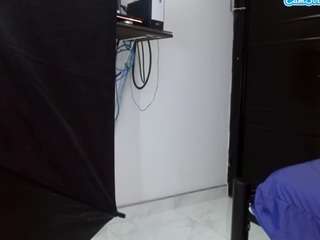 skinnyyuliana18 live cam profile