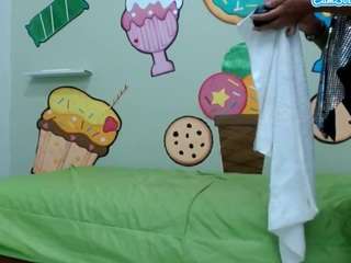 skinnyyuliana18 webcam