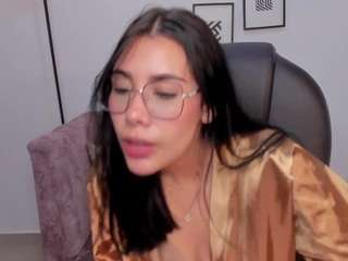 amara-fox Live Webcam on CamSoda