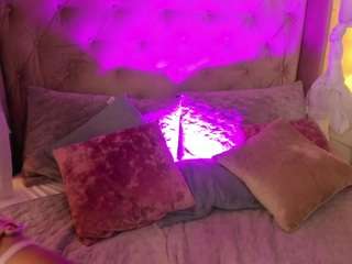 mia-colllins1 webcam