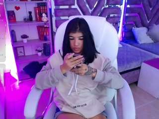 alicewalker-11 webcam