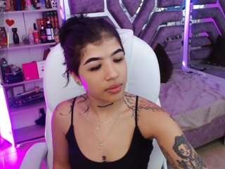 alicewalker-11's CamSoda show and profile