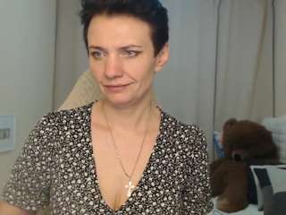 avasaturnian's CamSoda show and profile